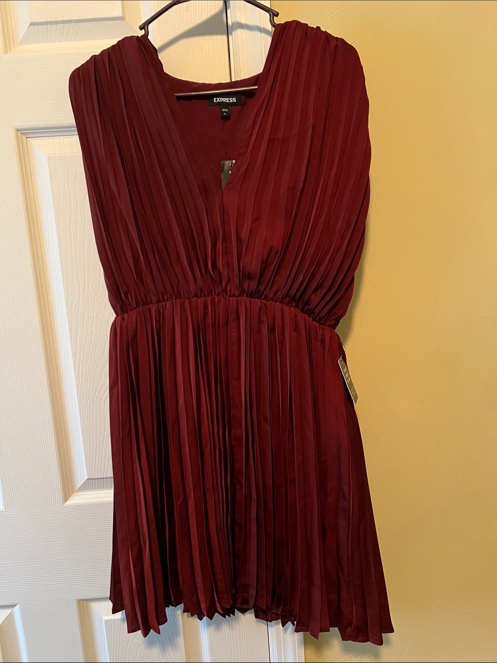 Express Women's Pleated V-Neck Dress in Burgundy, Medium